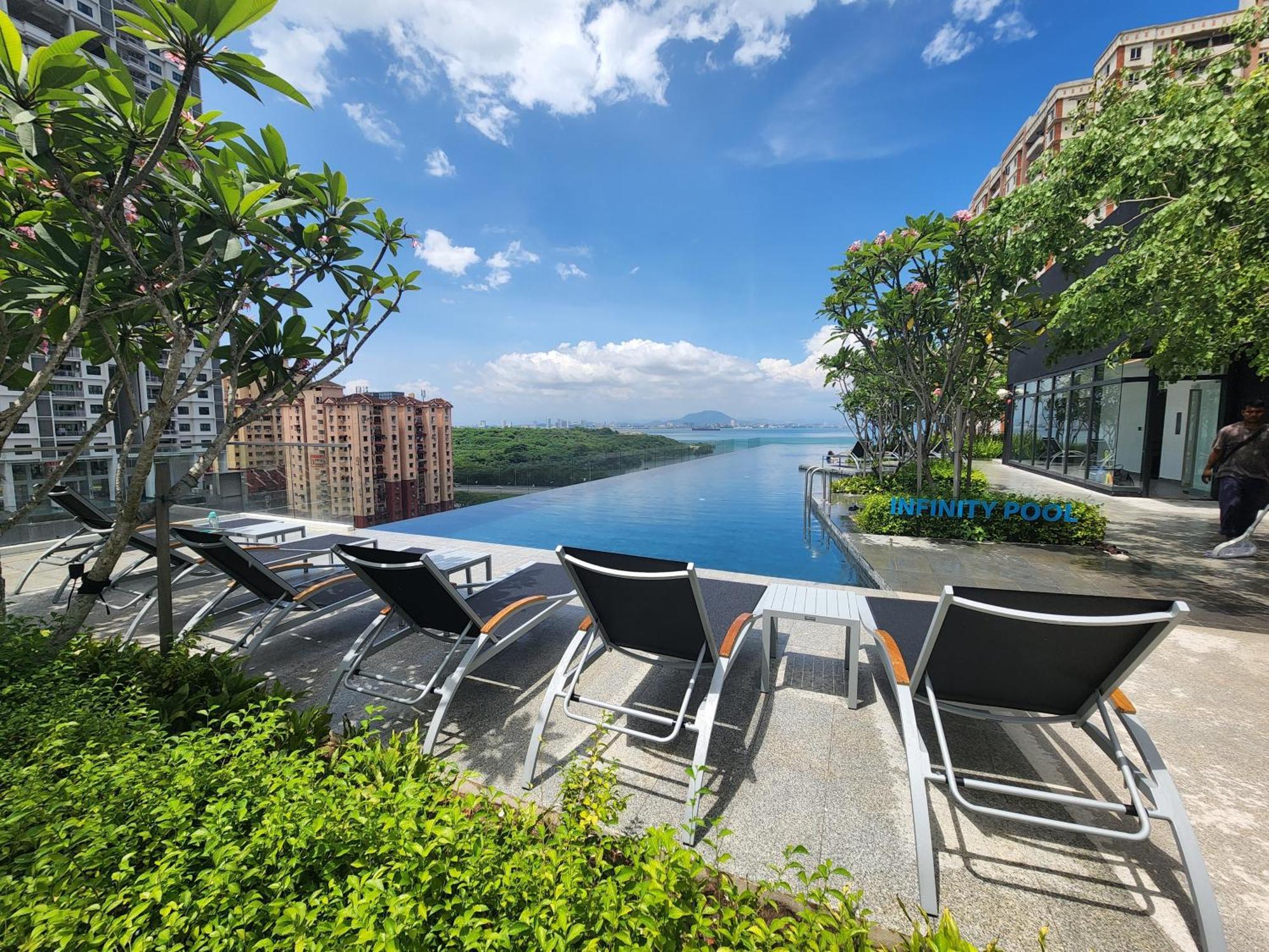 Urban Suites - Penang Jelutong Екстериор снимка